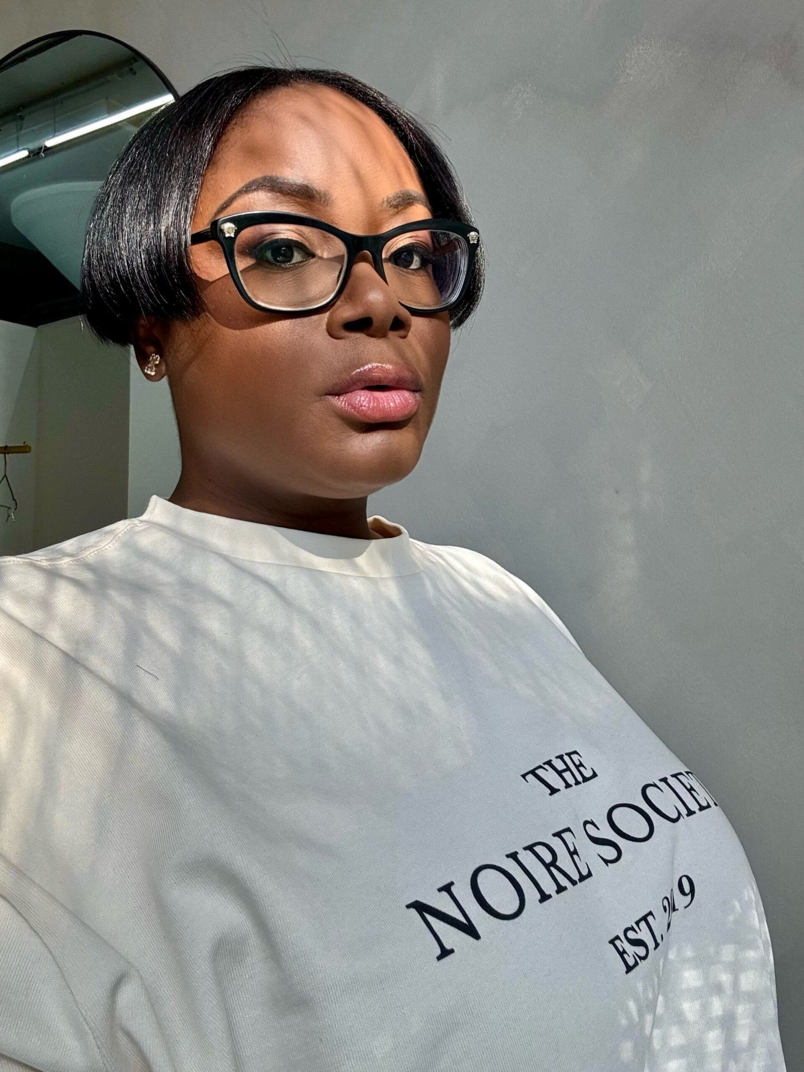 Sleek short bob for round faces